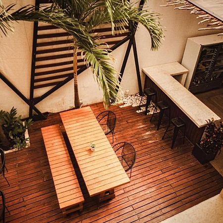 Nomads Hotel, Hostel & Rooftop Pool Cancún Exteriör bild